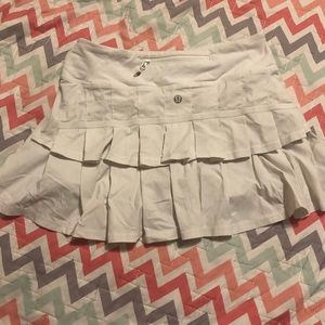 WHITE LULULEMON SKIRT